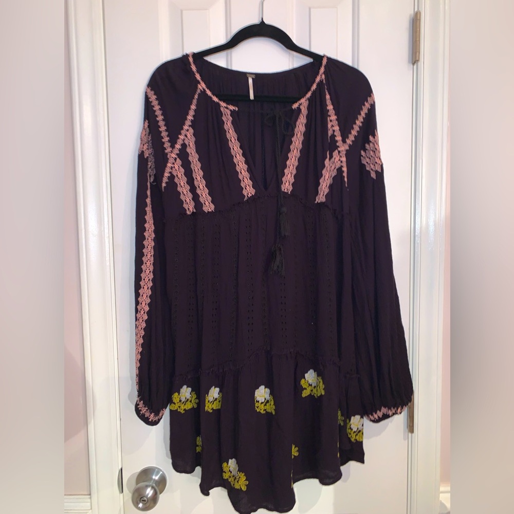 Free People Bo-Ho long sleeve black Dress with embroidery flowers size Medium - Picture 1 of 16